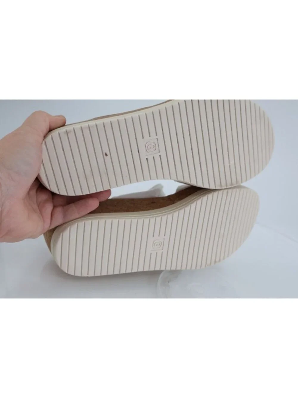 Bzees Women Remix Sandal Size 11 Wedge Heel Slip On WhiteTextile Casual Comfy
